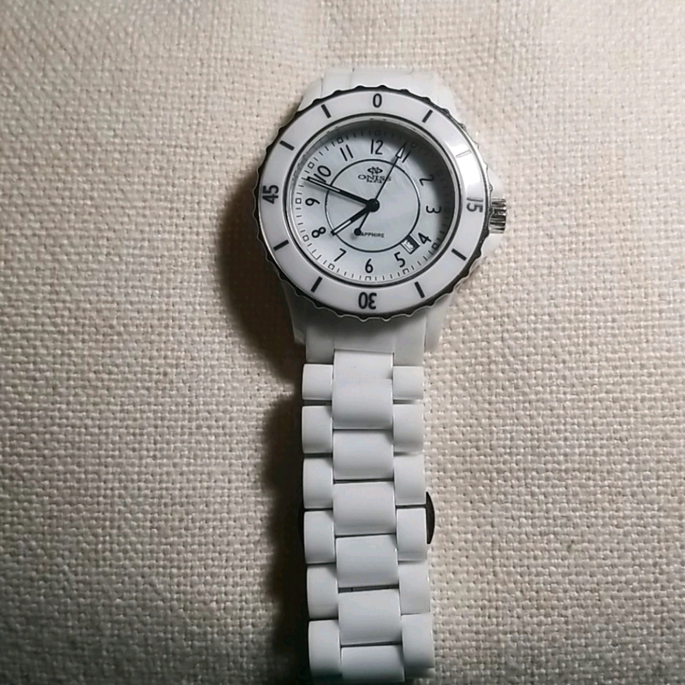 White Oniss Paris Timepiece